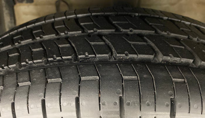 2012 Maruti Swift VDI, Diesel, Manual, 78,449 km, Left Front Tyre Tread