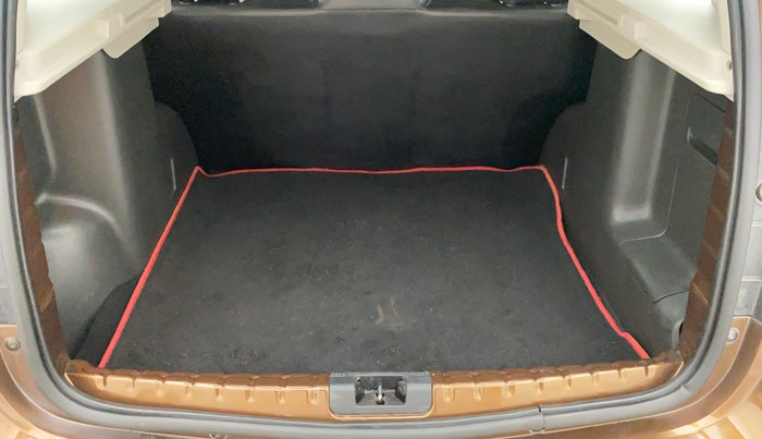 2018 Renault Duster 85 PS RXS MT DIESEL, Diesel, Manual, 46,429 km, Dicky (Boot door) - Parcel tray missing