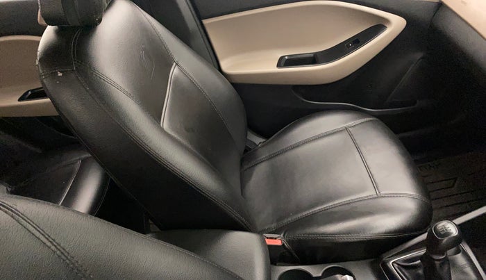 2016 Hyundai Elite i20 SPORTZ 1.2, Petrol, Manual, 1,01,400 km, Front left seat (passenger seat) - Cover slightly torn