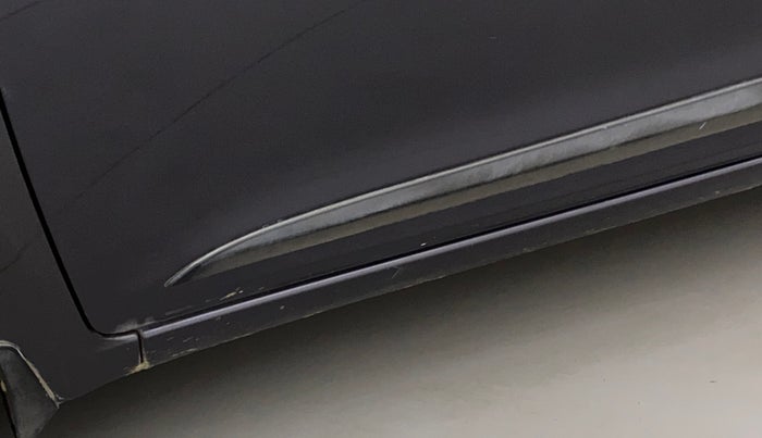 2016 Hyundai Elite i20 SPORTZ 1.2, Petrol, Manual, 1,01,400 km, Front passenger door - Minor scratches