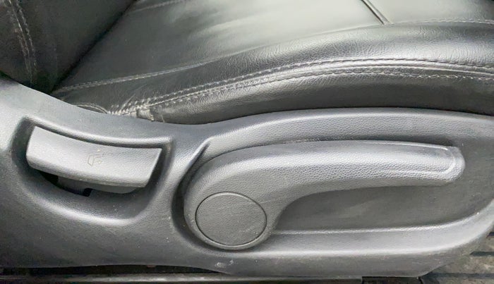 2016 Hyundai Elite i20 SPORTZ 1.2, Petrol, Manual, 1,01,400 km, Driver Side Adjustment Panel