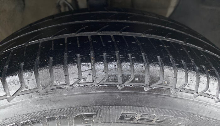 2017 Hyundai Elite i20 ASTA 1.2 DUAL TONE, Petrol, Manual, 29,648 km, Right Front Tyre Tread