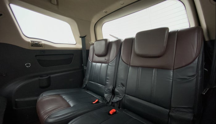 2014 Mahindra XUV500 W8 FWD, Diesel, Manual, 87,861 km, Third Seat Row ( optional )