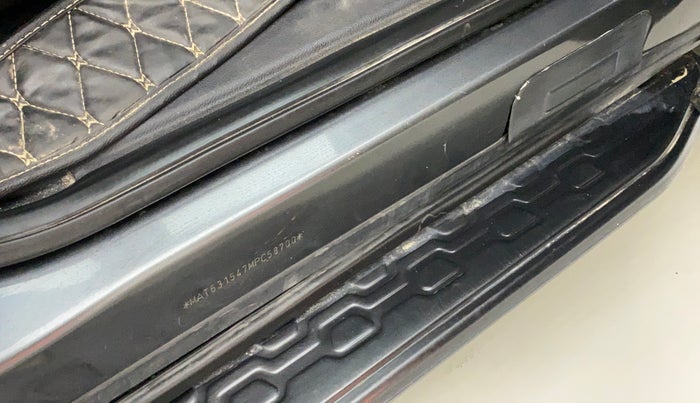 2021 Tata Safari XT PLUS, Diesel, Manual, 35,190 km, Right running board - Minor scratches