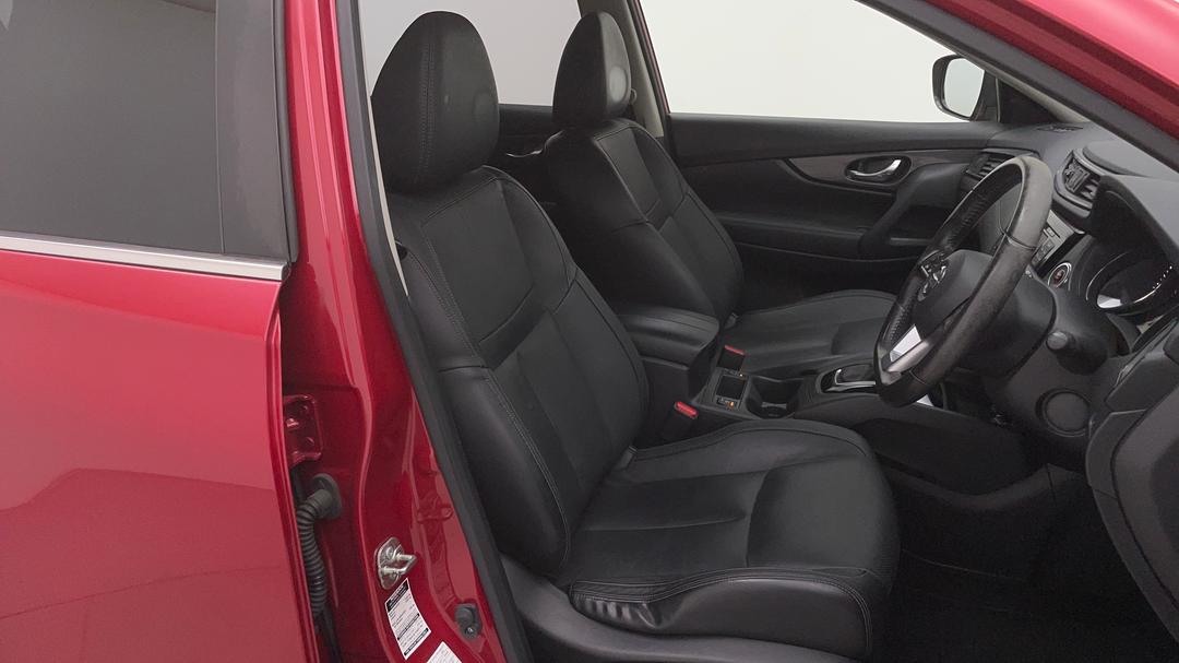 2018 Nissan X-trail St-l (2wd), Automatic, 66354 km, Right Side Front Door Cabin View