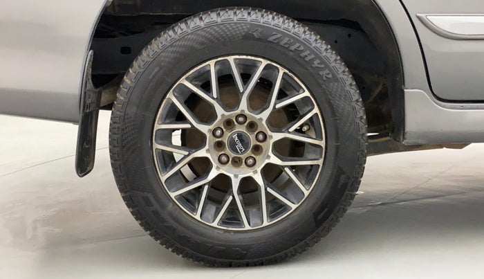 2013 Toyota Innova 2.5 GX 7 STR, Diesel, Manual, 1,28,373 km, Right Rear Wheel