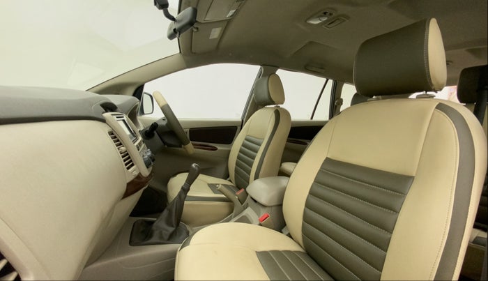2013 Toyota Innova 2.5 GX 7 STR, Diesel, Manual, 1,28,373 km, Right Side Front Door Cabin