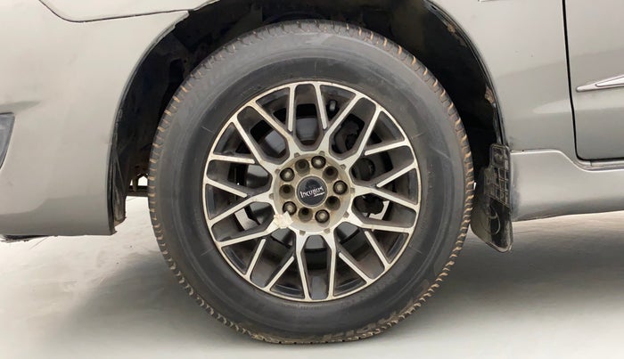 2013 Toyota Innova 2.5 GX 7 STR, Diesel, Manual, 1,28,373 km, Left Front Wheel