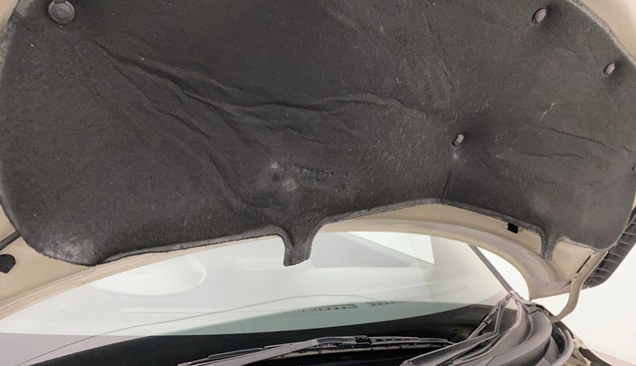 2017 Maruti IGNIS ZETA 1.2 AMT, Petrol, Automatic, 56,303 km, Bonnet (hood) - Insulation cover has minor damage