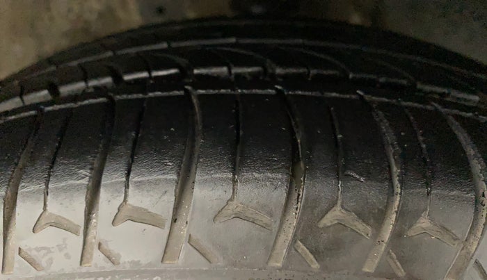 2017 Maruti IGNIS ZETA 1.2 AMT, Petrol, Automatic, 56,303 km, Right Front Tyre Tread