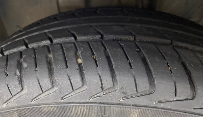 2019 Datsun Redi Go A, Petrol, Manual, 21,192 km, Left Front Tyre Tread