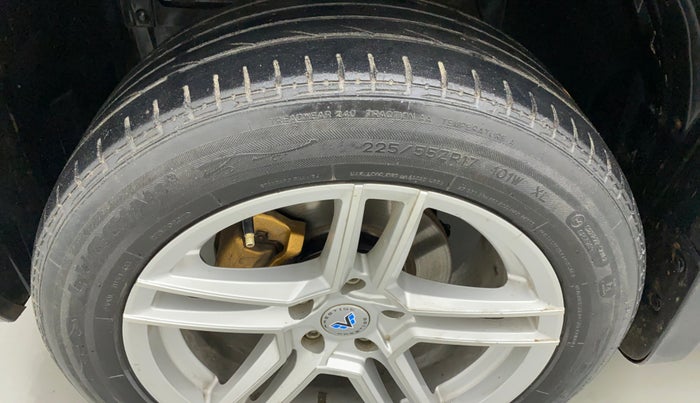 2019 Maruti Vitara Brezza VDI, Diesel, Manual, 28,244 km, Left front tyre - Minor crack