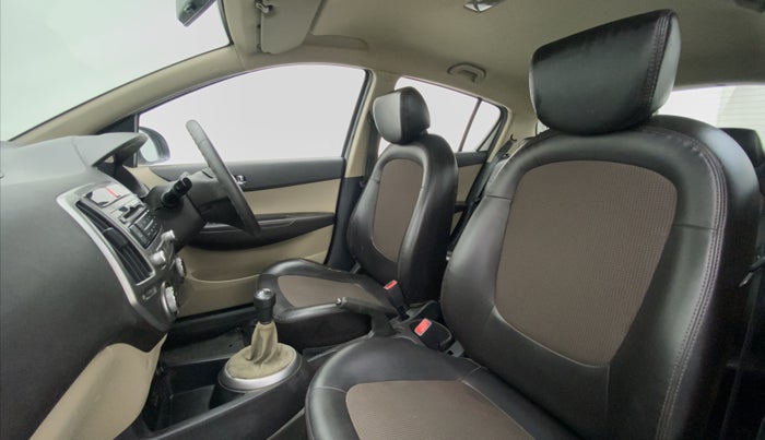 2012 Hyundai i20 MAGNA O 1.2, Petrol, Manual, 27,449 km, Right Side Front Door Cabin