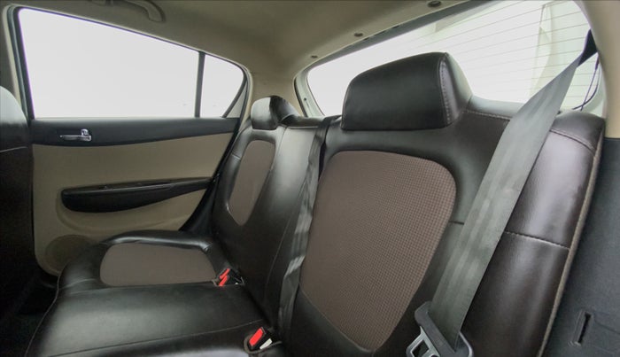 2012 Hyundai i20 MAGNA O 1.2, Petrol, Manual, 27,449 km, Right Side Rear Door Cabin