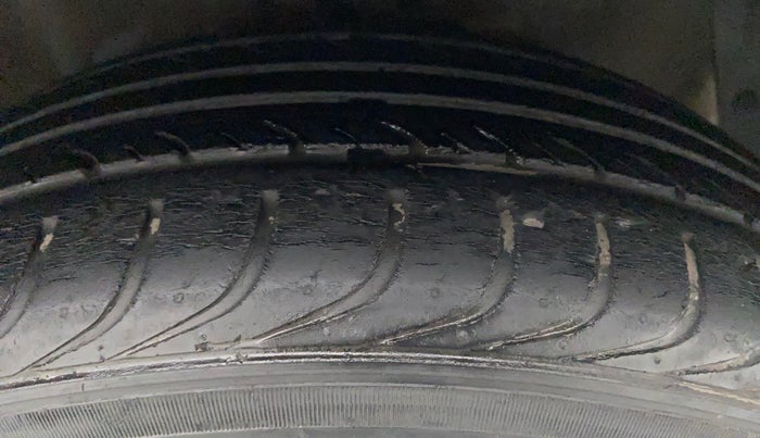 2012 Hyundai i20 MAGNA O 1.2, Petrol, Manual, 27,449 km, Right Front Tyre Tread