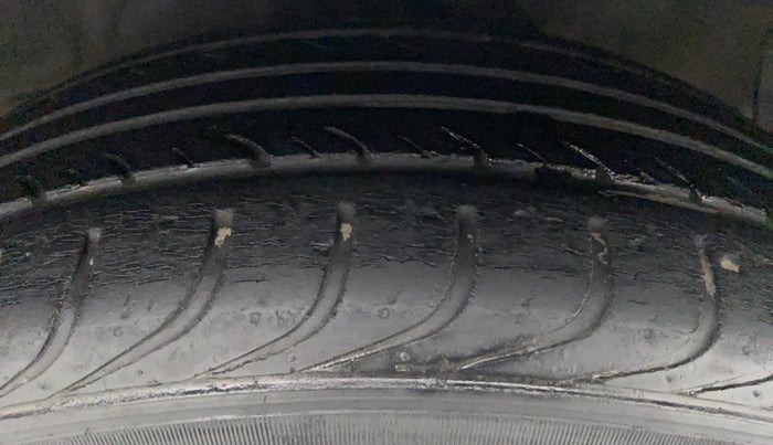 2012 Hyundai i20 MAGNA O 1.2, Petrol, Manual, 27,449 km, Left Rear Tyre Tread