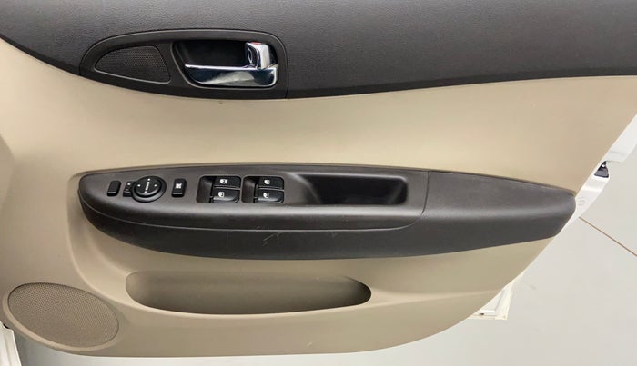 2012 Hyundai i20 MAGNA O 1.2, Petrol, Manual, 27,449 km, Driver Side Door Panels Control