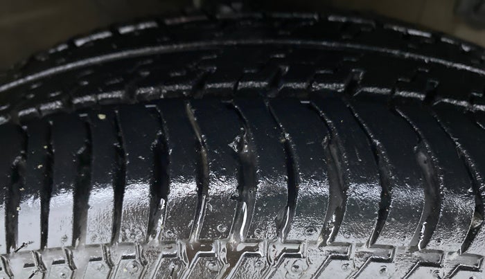 2014 Maruti Swift Dzire VXI, Petrol, Manual, 21,398 km, Right Front Tyre Tread