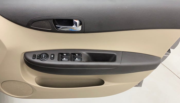 2013 Hyundai i20 SPORTZ 1.2, Petrol, Manual, 51,562 km, Driver Side Door Panels Control