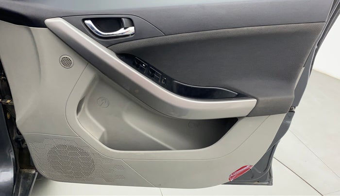 2019 Tata NEXON XZ+ 1.2, Petrol, Manual, 22,390 km, Driver Side Door Panels Control