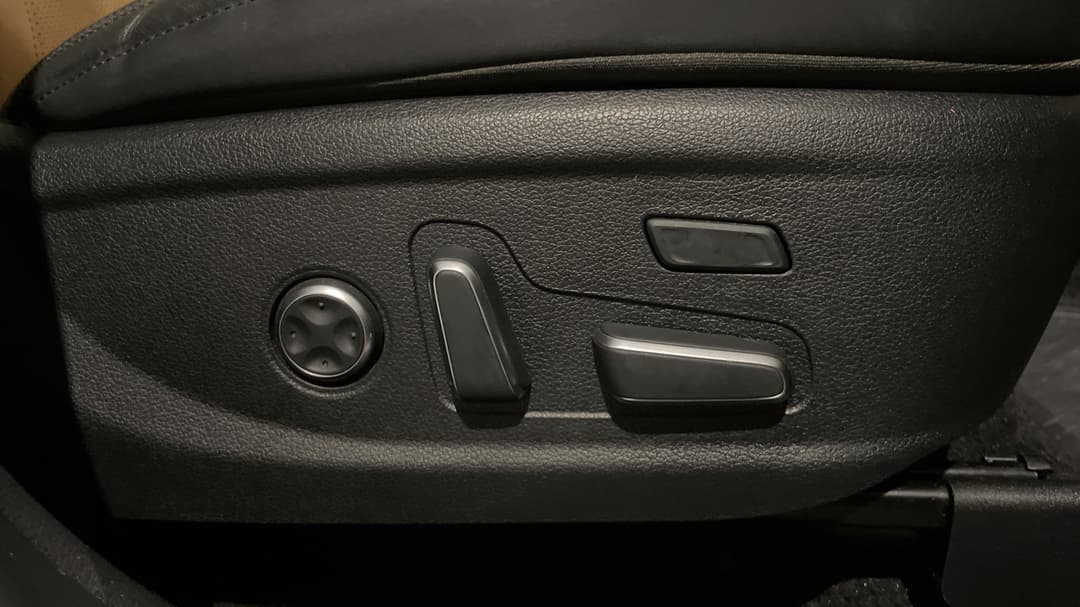2022 Hyundai Santa Fe Highlander Crdi (AWD), Automatic, 62121 km, Drivers Side Adjustment Panel