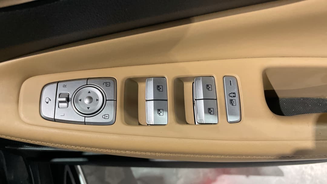 2022 Hyundai Santa Fe Highlander Crdi (AWD), Automatic, 62121 km, Drivers Side Door Panel Controls