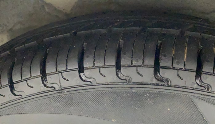 2011 Hyundai i10 MAGNA 1.2, Petrol, Manual, 99,880 km, Right Rear Tyre Tread