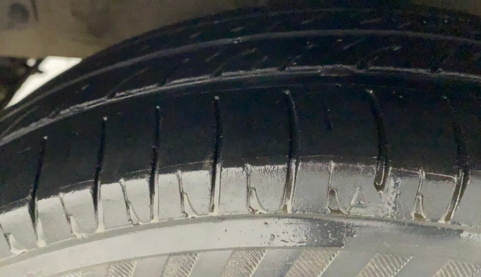 2011 Hyundai i10 MAGNA 1.2, Petrol, Manual, 99,880 km, Left Front Tyre Tread