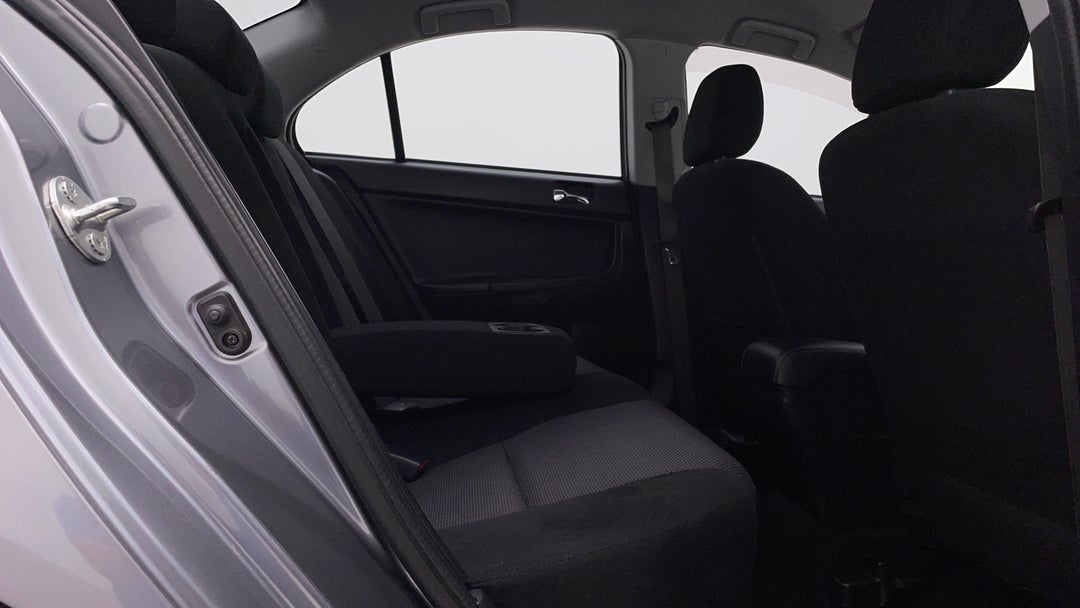 2017 Mitsubishi Lancer Es Sport, Manual, 135655 km, Right Side Rear Door Cabin View