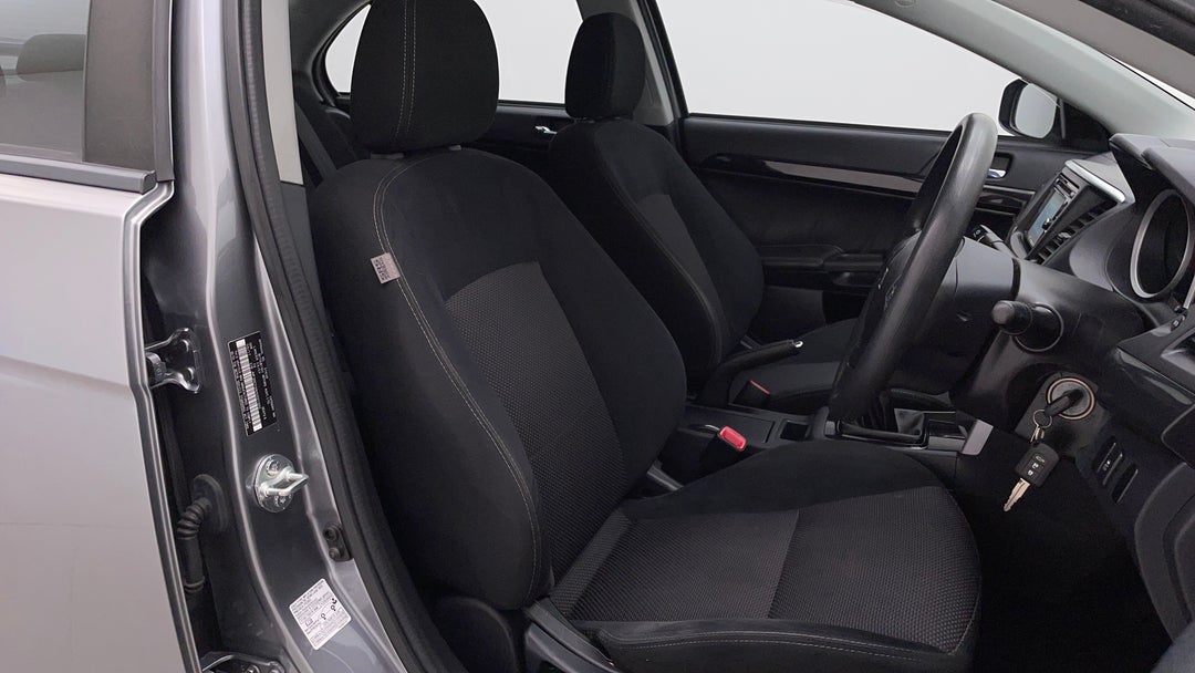 2017 Mitsubishi Lancer Es Sport, Manual, 135655 km, Right Side Front Door Cabin View