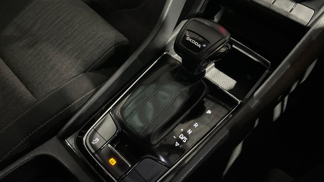 2020 SKODA Karoq 110tsi, Automatic, 115414 km, Gear Lever 