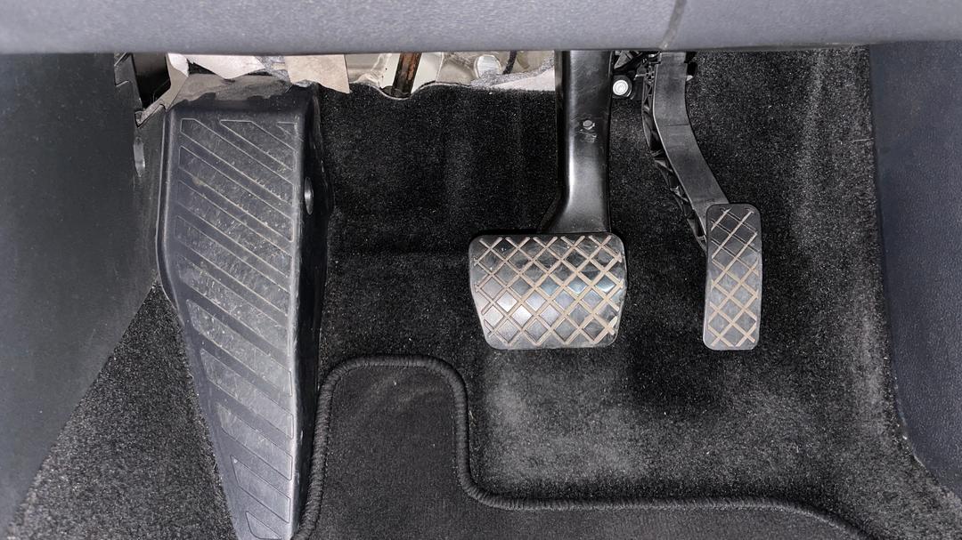 2020 SKODA Karoq 110tsi, Automatic, 115414 km, Pedals and Footmat