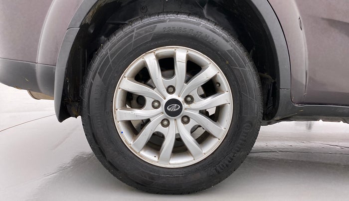 2018 Mahindra XUV500 W10 1.99, Diesel, Manual, 1,24,586 km, Right Rear Wheel