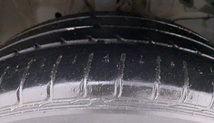 2017 Honda City V MT PETROL, Petrol, Manual, 60,842 km, Right Front Tyre Tread