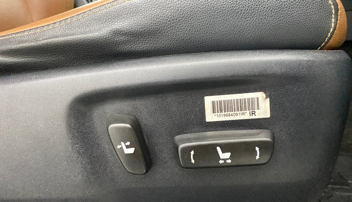 2018 Toyota Innova Crysta 2.7 ZX AT 7 STR, Petrol, Automatic, 50,771 km, Driver Side Adjustment Panel