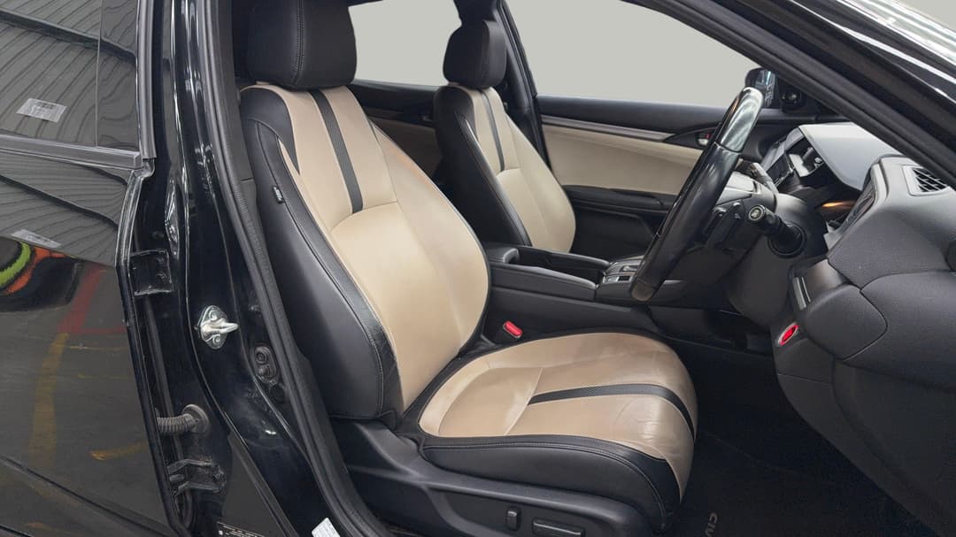 2018 Honda Civic Vti-lx, Automatic, 63083 km, Right Side Front Door Cabin View