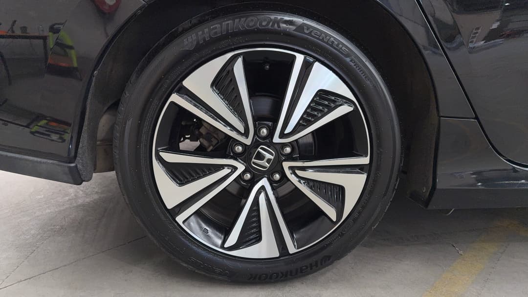 2018 Honda Civic Vti-lx, Automatic, 63083 km, Right Rear Wheel
