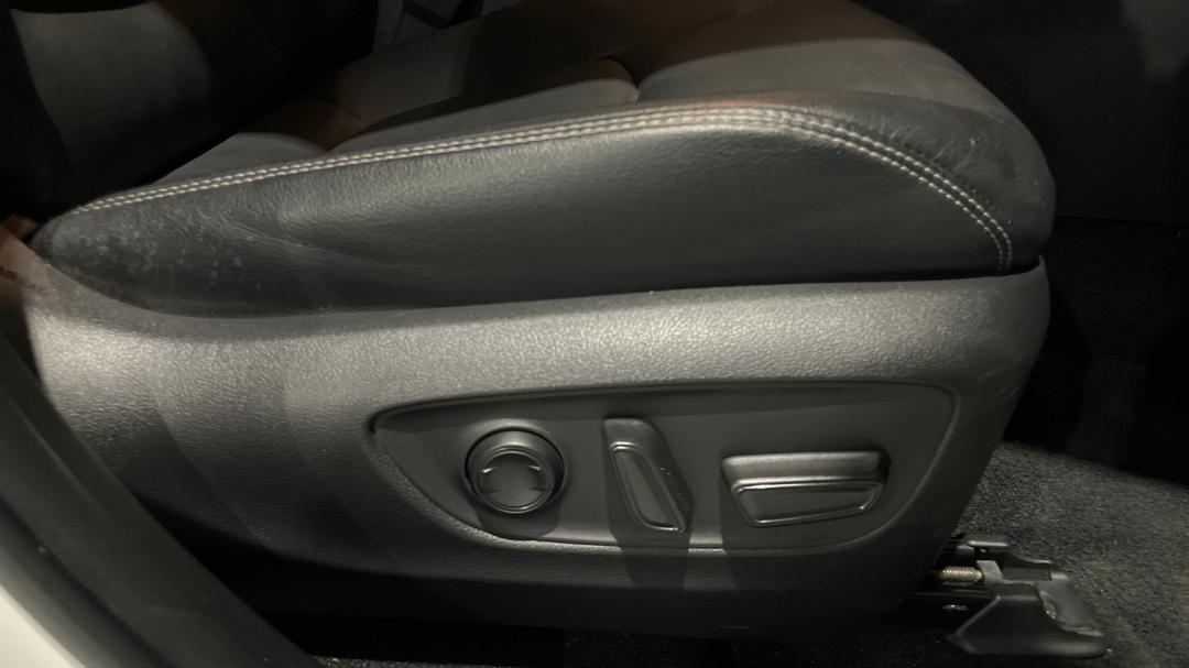 2021 Toyota RAV4 Cruiser (AWD) Hybrid, Automatic, 64602 km, Drivers Side Adjustment Panel