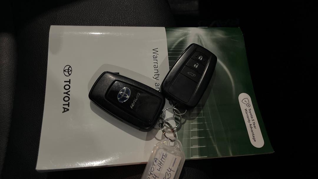 2021 Toyota RAV4 Cruiser (AWD) Hybrid, Automatic, 64602 km, Key Close-up