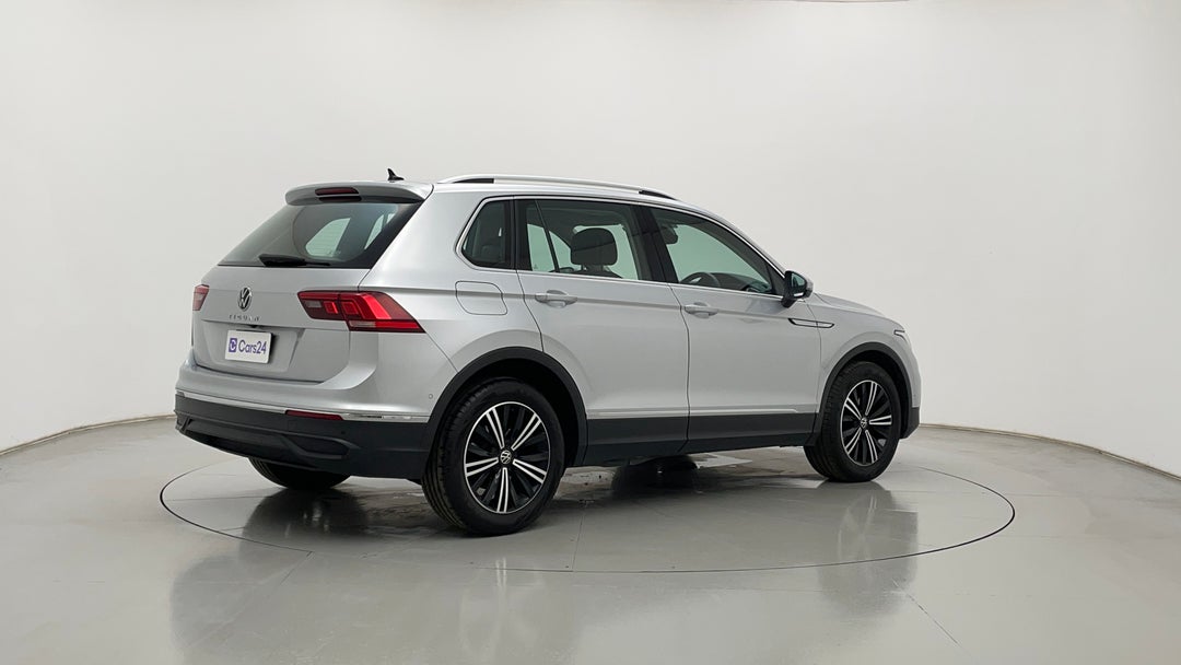 Right Back Diagonal (45- Degree) View