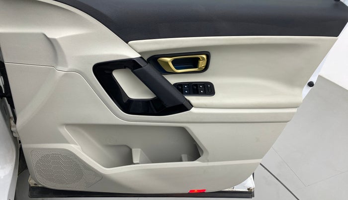 2022 Tata Safari XZA PLUS GOLD, Diesel, Automatic, 20,621 km, Driver Side Door Panels Control