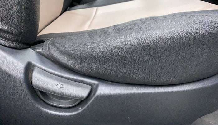 2017 Hyundai Grand i10 SPORTZ 1.2 KAPPA VTVT, Petrol, Manual, 30,438 km, Driver Side Adjustment Panel