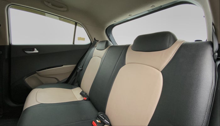 2017 Hyundai Grand i10 SPORTZ 1.2 KAPPA VTVT, Petrol, Manual, 30,438 km, Right Side Rear Door Cabin