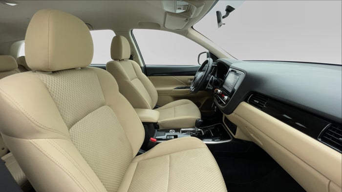 MITSUBISHI OUTLANDER-Right Side Front Door Cabin View