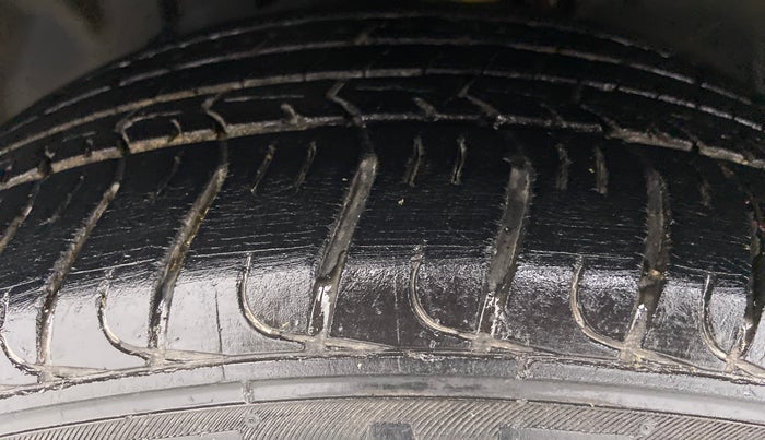 2015 Ford Ecosport 1.5 TITANIUMTDCI OPT, Diesel, Manual, 52,614 km, Left Front Tyre Tread
