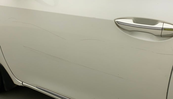 2014 Toyota Corolla Altis VL AT PETROL, Petrol, Automatic, 1,17,664 km, Front passenger door - Minor scratches