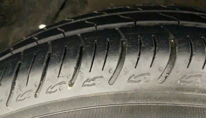 2015 Maruti Ciaz VXI+, Petrol, Manual, 1,09,535 km, Left Front Tyre Tread