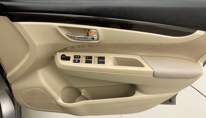 2015 Maruti Ciaz VXI+, Petrol, Manual, 1,09,535 km, Driver Side Door Panels Control
