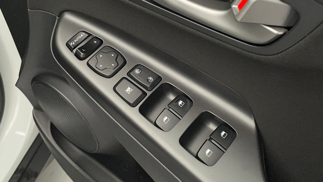 2018 Hyundai Kona Active (fwd), Automatic, 70269 km, Drivers Side Door Panel Controls