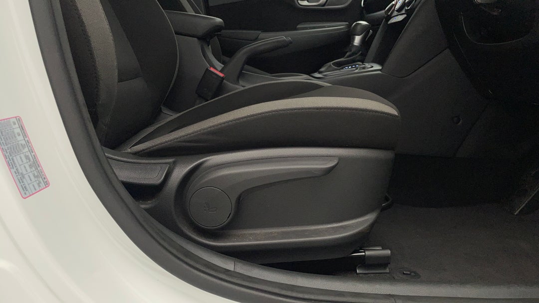 2018 Hyundai Kona Active (fwd), Automatic, 70269 km, Drivers Side Adjustment Panel